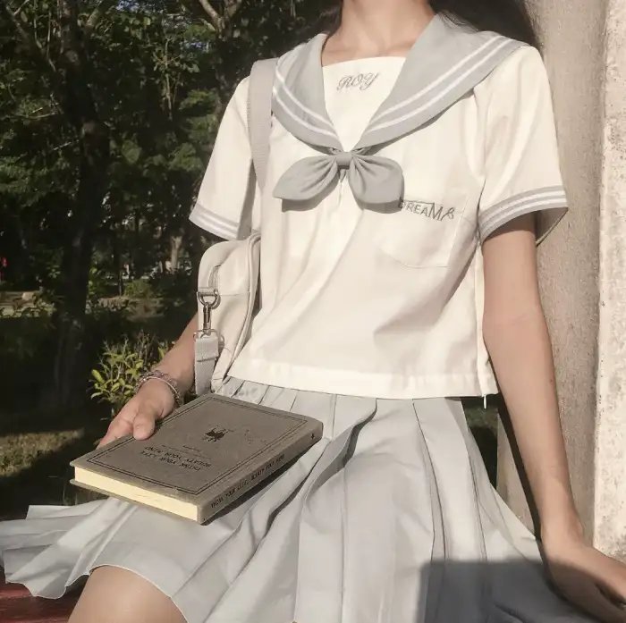 梨花落尽凤还巢